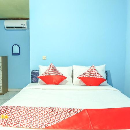 Oyo 1662 Zury Homestay Kuta  Exterior foto