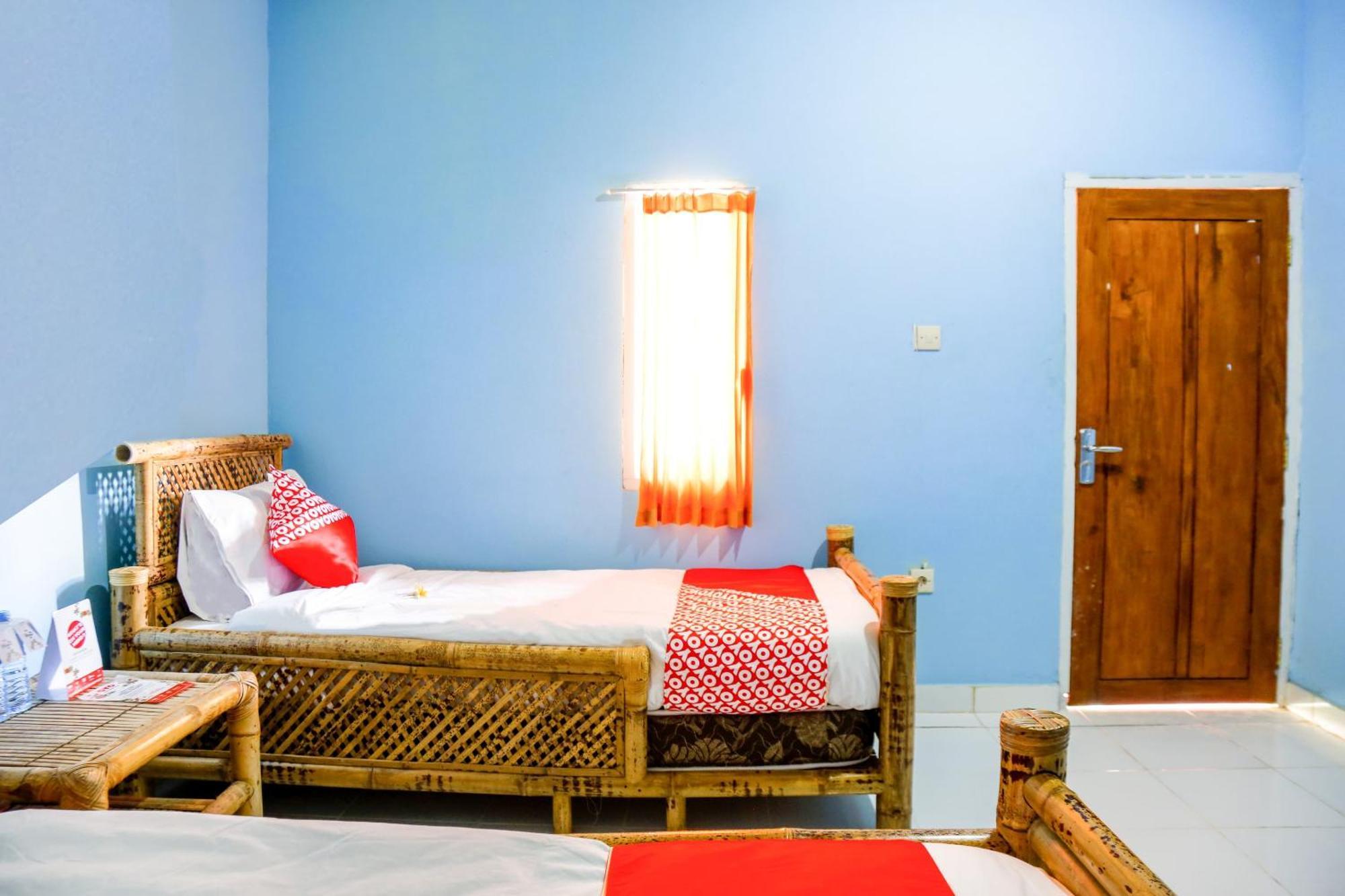 Oyo 1662 Zury Homestay Kuta  Exterior foto