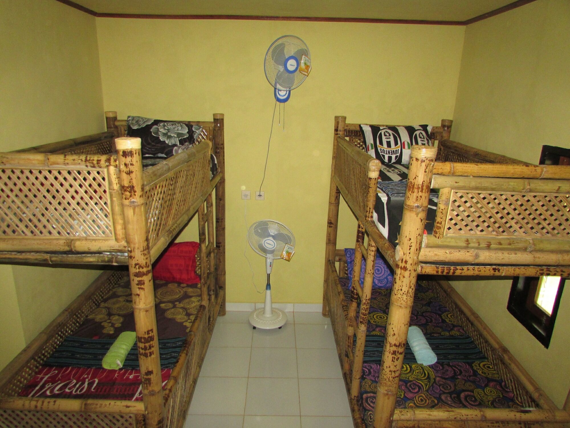 Oyo 1662 Zury Homestay Kuta  Exterior foto